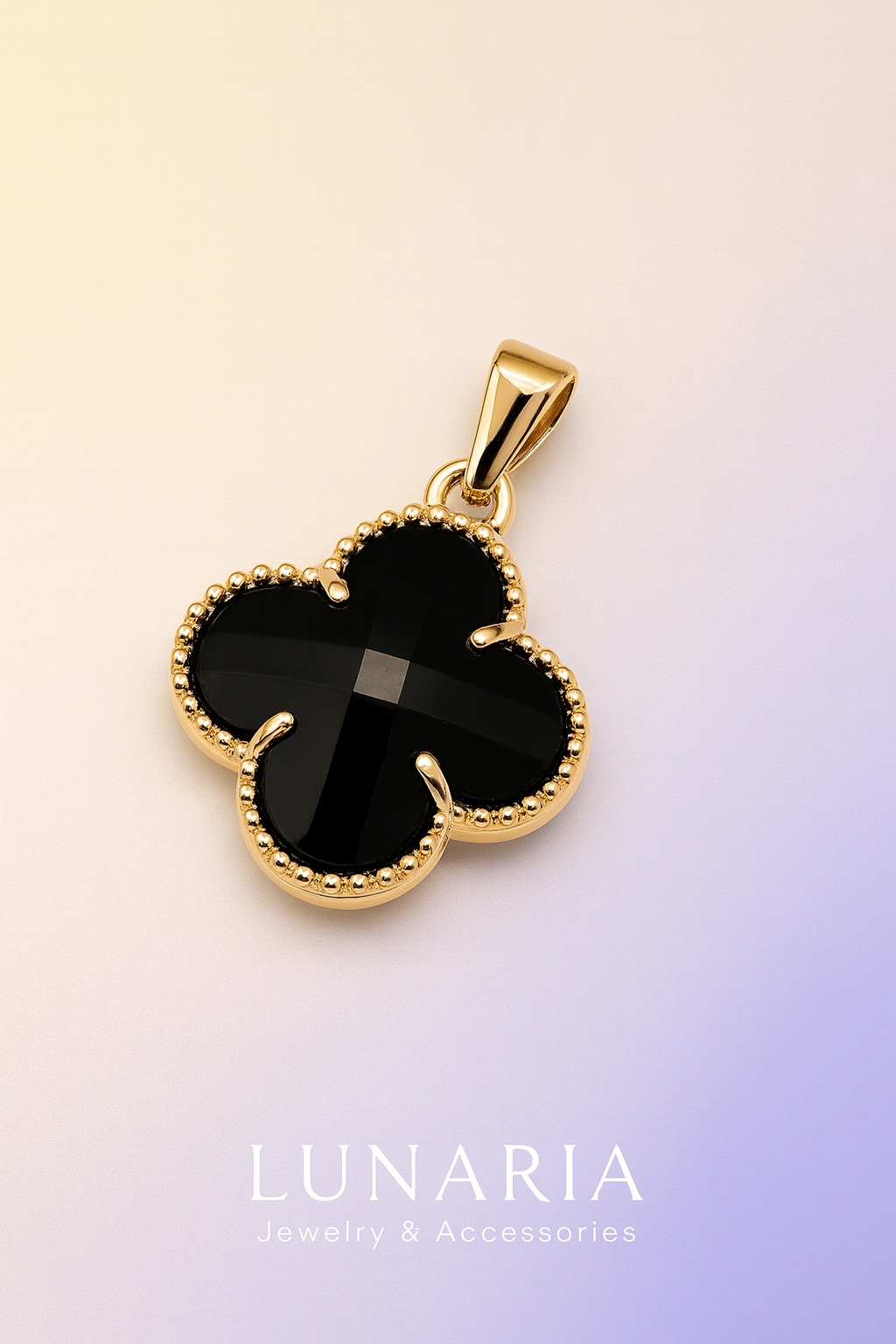 Dije de Trebol Negro