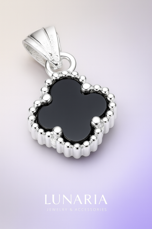 Dije de Trebol Negro