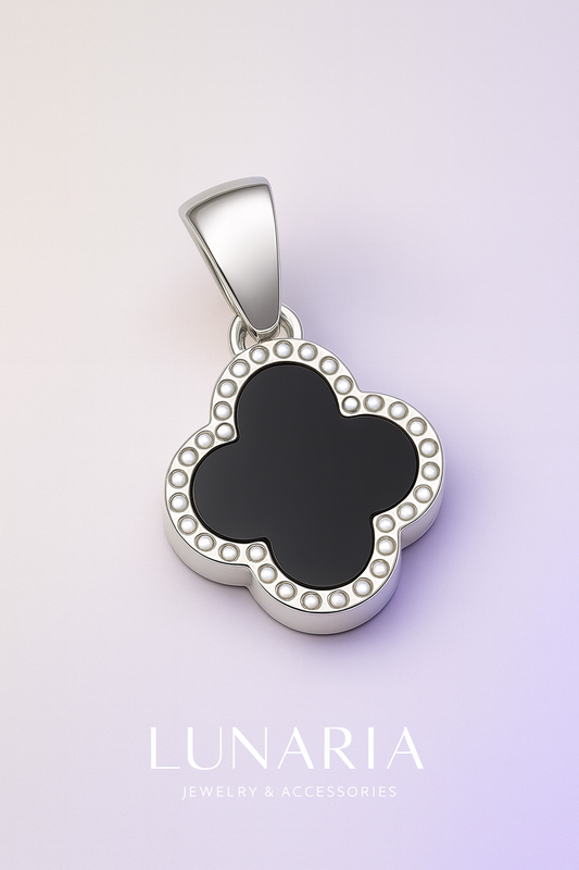 Dije de Trebol Negro