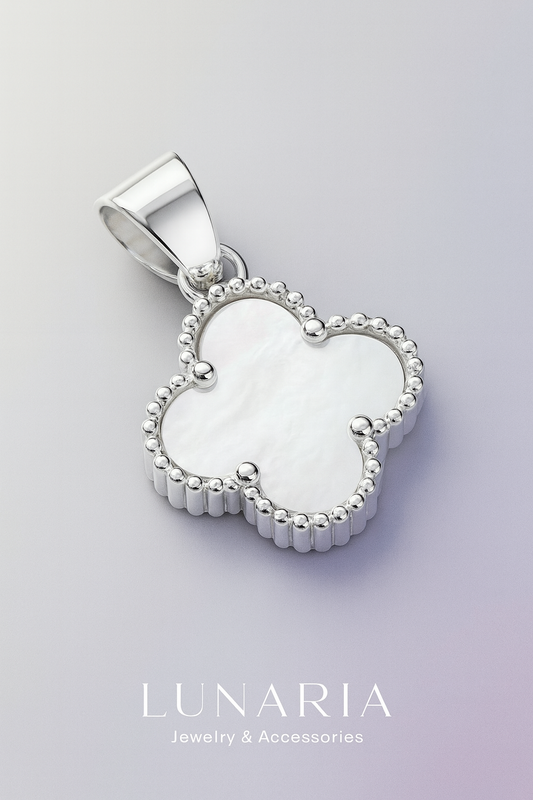 Dije de Trebol Blanco